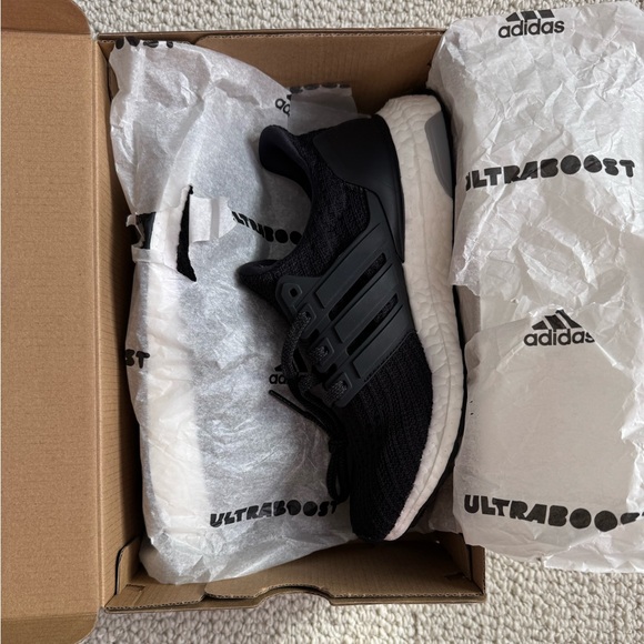 Adidas Ultra Boost 4.0 DNA (W 5 & 5.5) - Picture 7 of 9